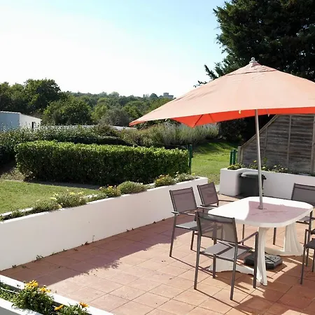 Maison Pour 4 A La Campagne Avec Piscine Commequiers